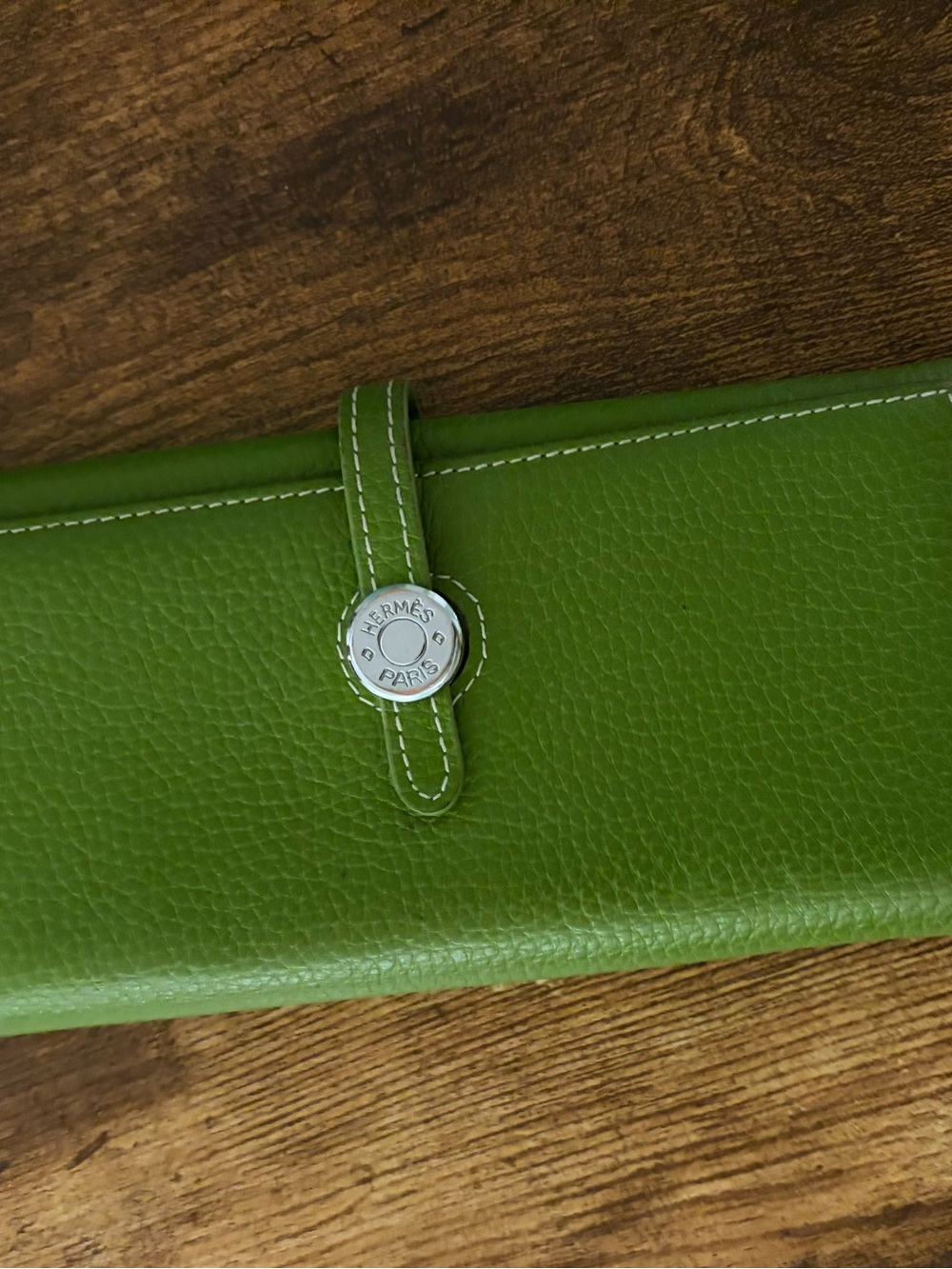 Unauthenticated Green Leather Wallet with Signature Button